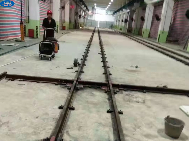 Rail Fais Hloov Tsheb Laij vab khiav ua ntej-embedded txoj kev ua