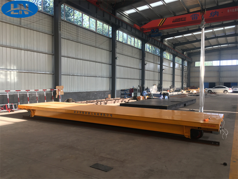 Roj teeb Powered Tsheb