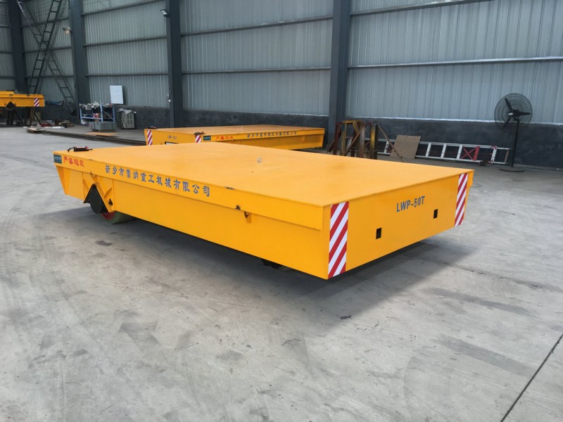 50 TUJ TUB TRAILless FAIS HLOOV Laub